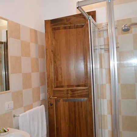 Rustic Style Flat With Swimming Pool דירה *